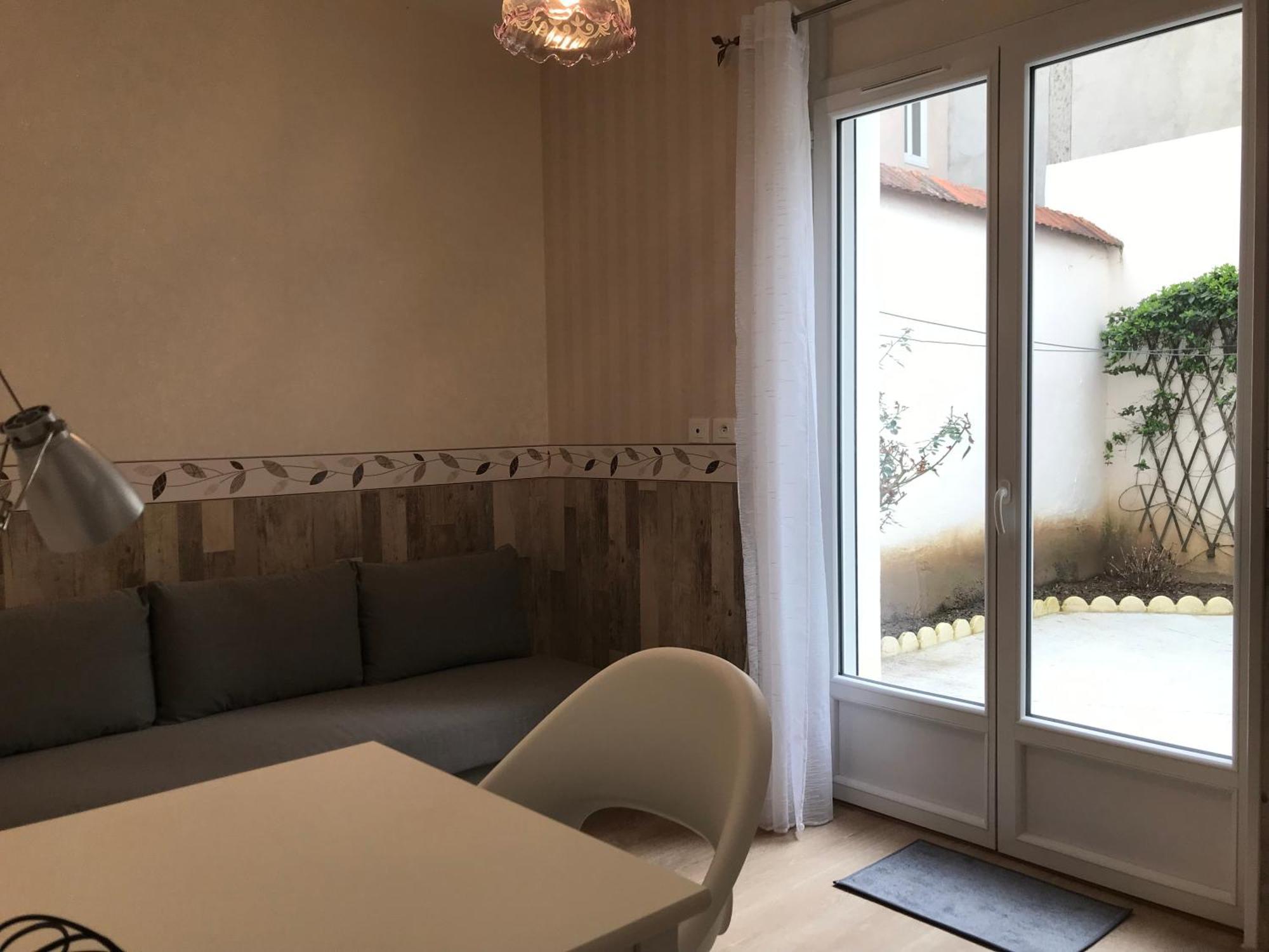 Le Mombrun - Parking Prive - Hypercentre - Patio Interieur Apartment Vichy Exterior photo